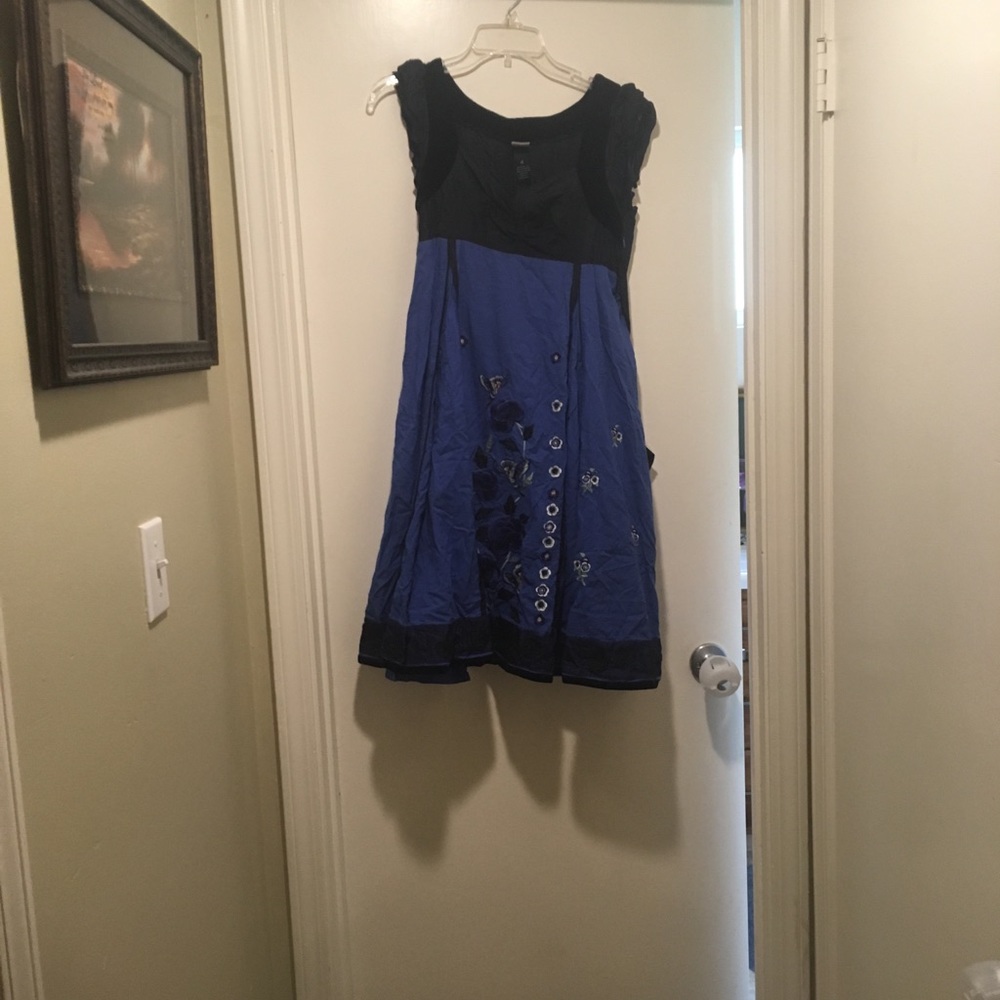 Dress - Picture 3 of 3